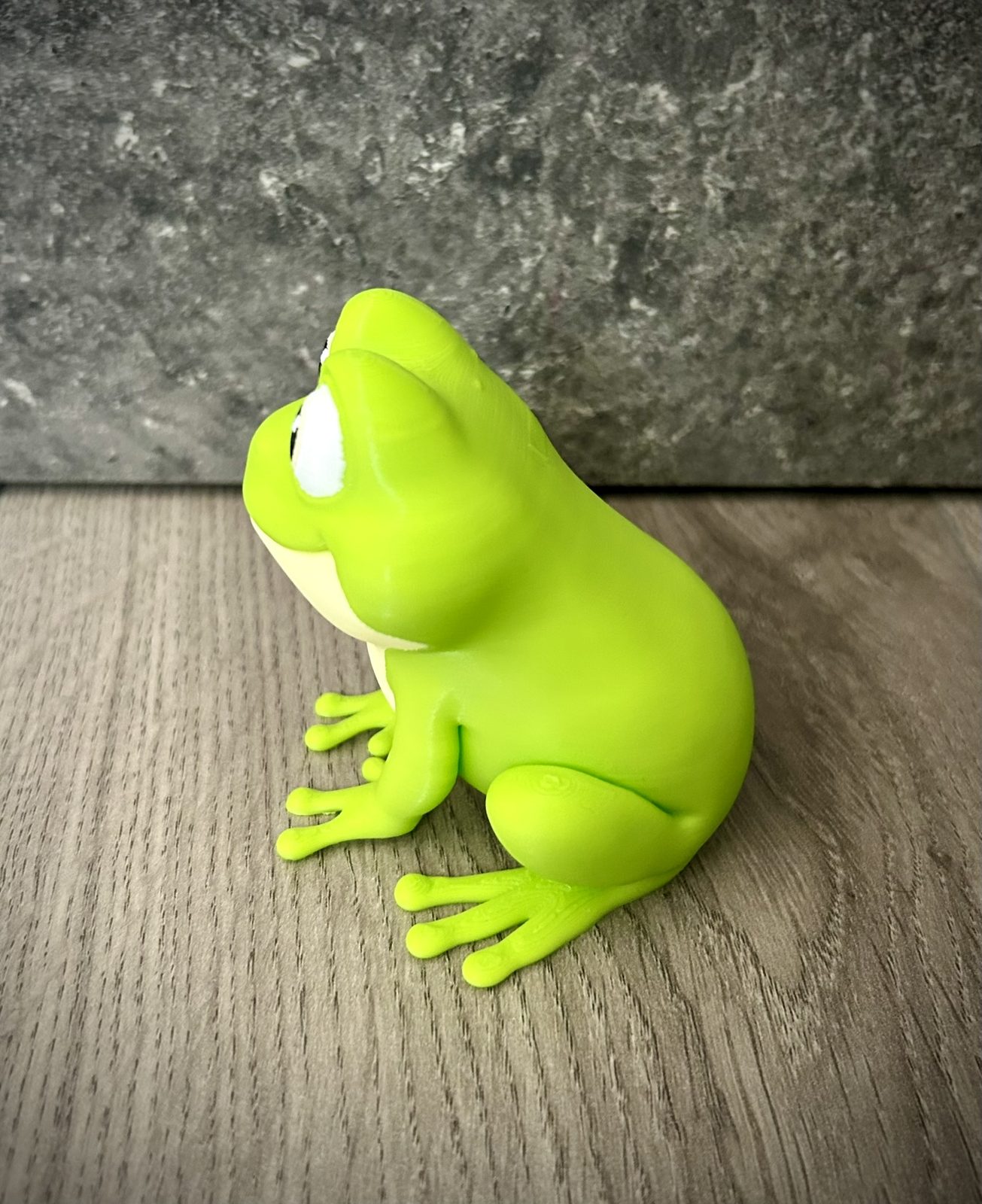 #751 Happy Cute Frog Toy Figurine AMS — vue 3