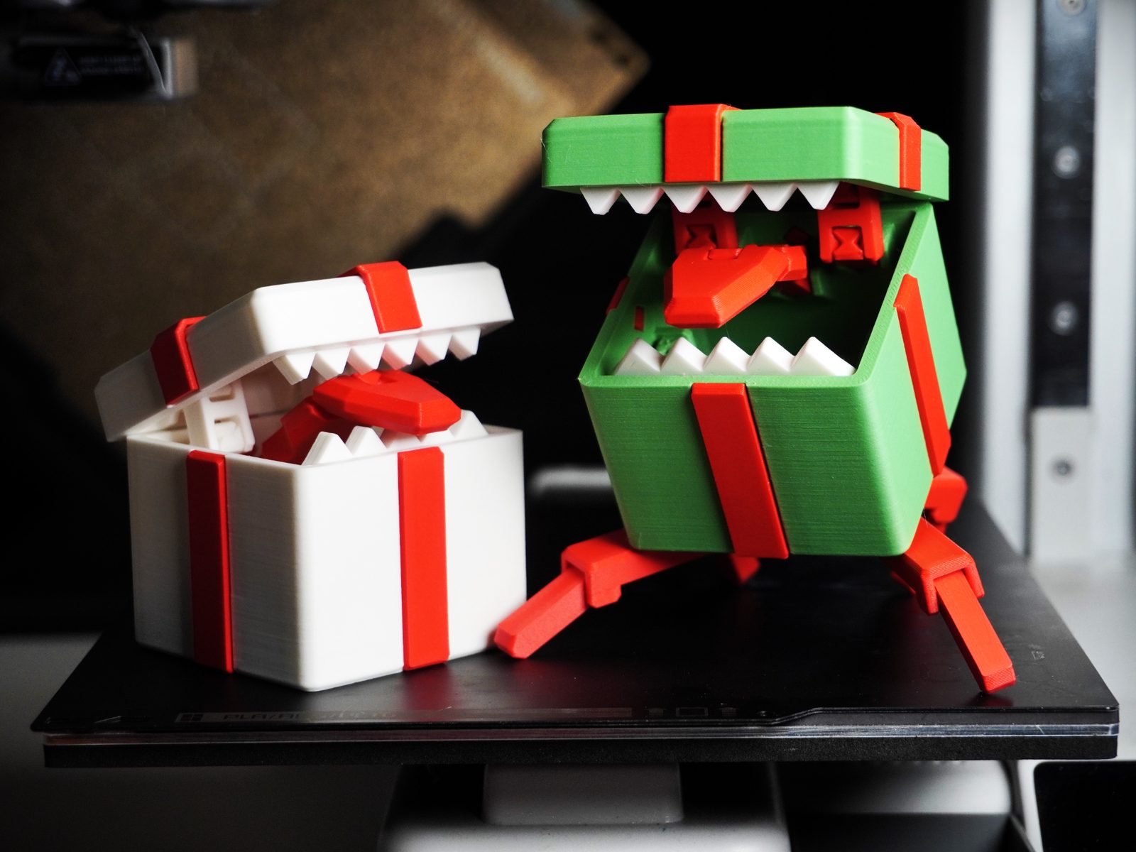 #787 Transforming Giftbox Mimic - Model Kit — vue 2