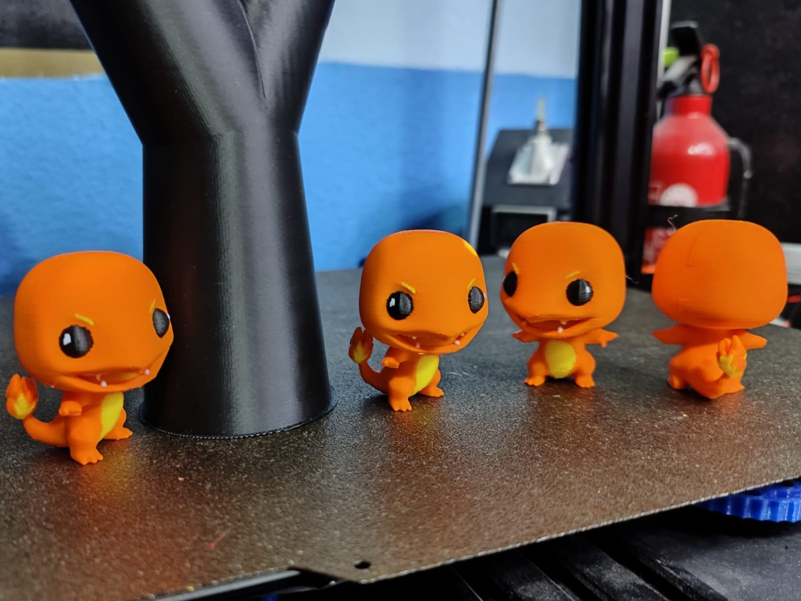#789 Charmander Funko 4 colores — vue 3