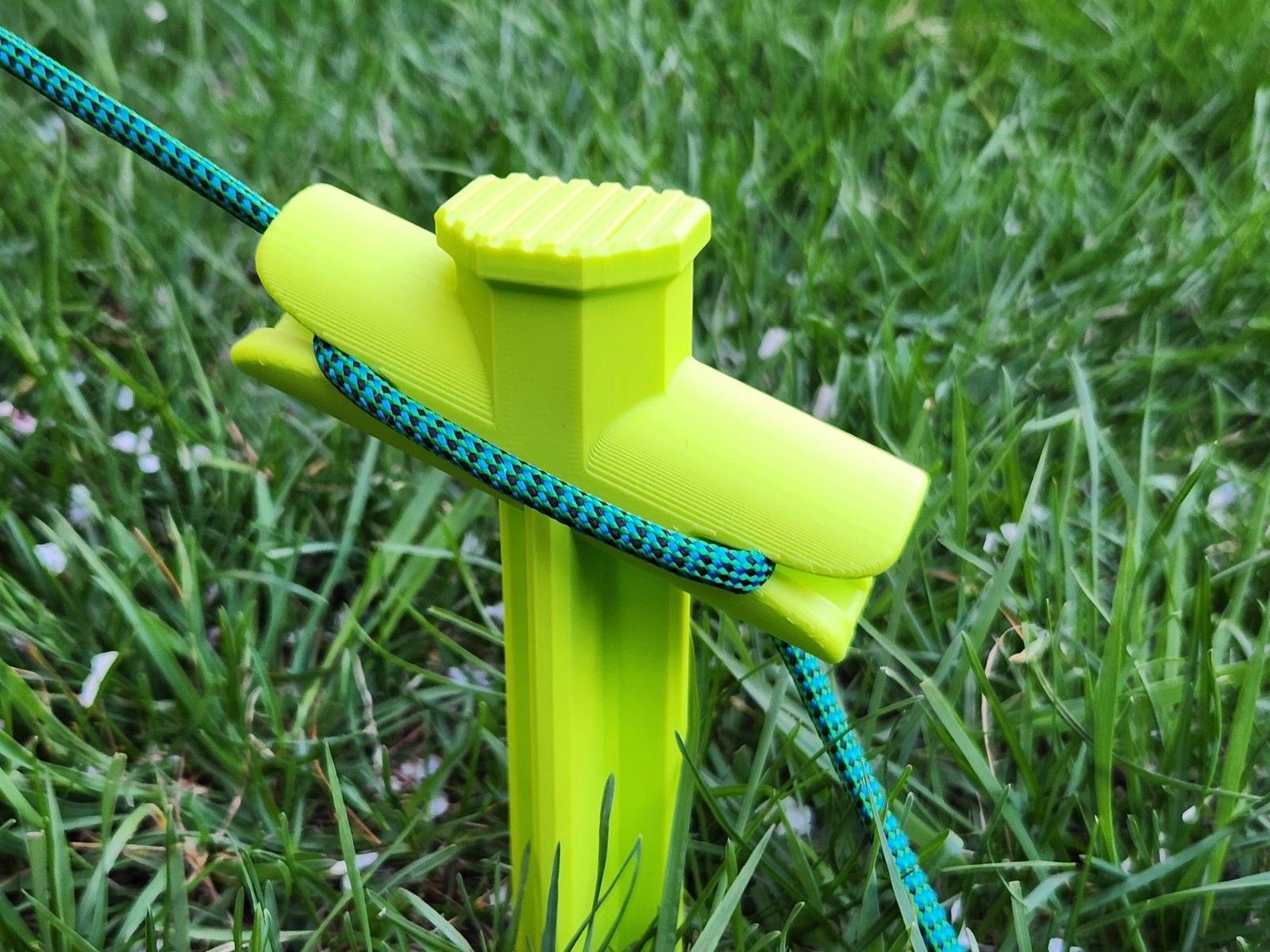 Anchoring Stake with Rope Lock — vue 1