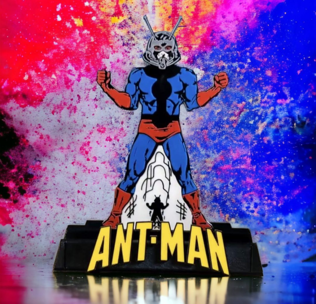 Ant-Man Comic Book Stand - CGC Graded — vue 1