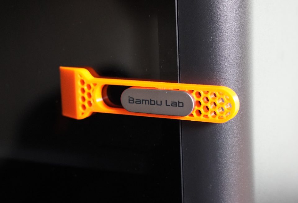 BAMBU LAB P1S / X1 / X1C DOOR HANDLE BED SCRAPER — vue 1