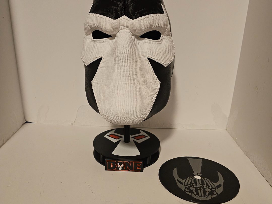 Bane Helmet Stand w/changeable face plates — vue 1