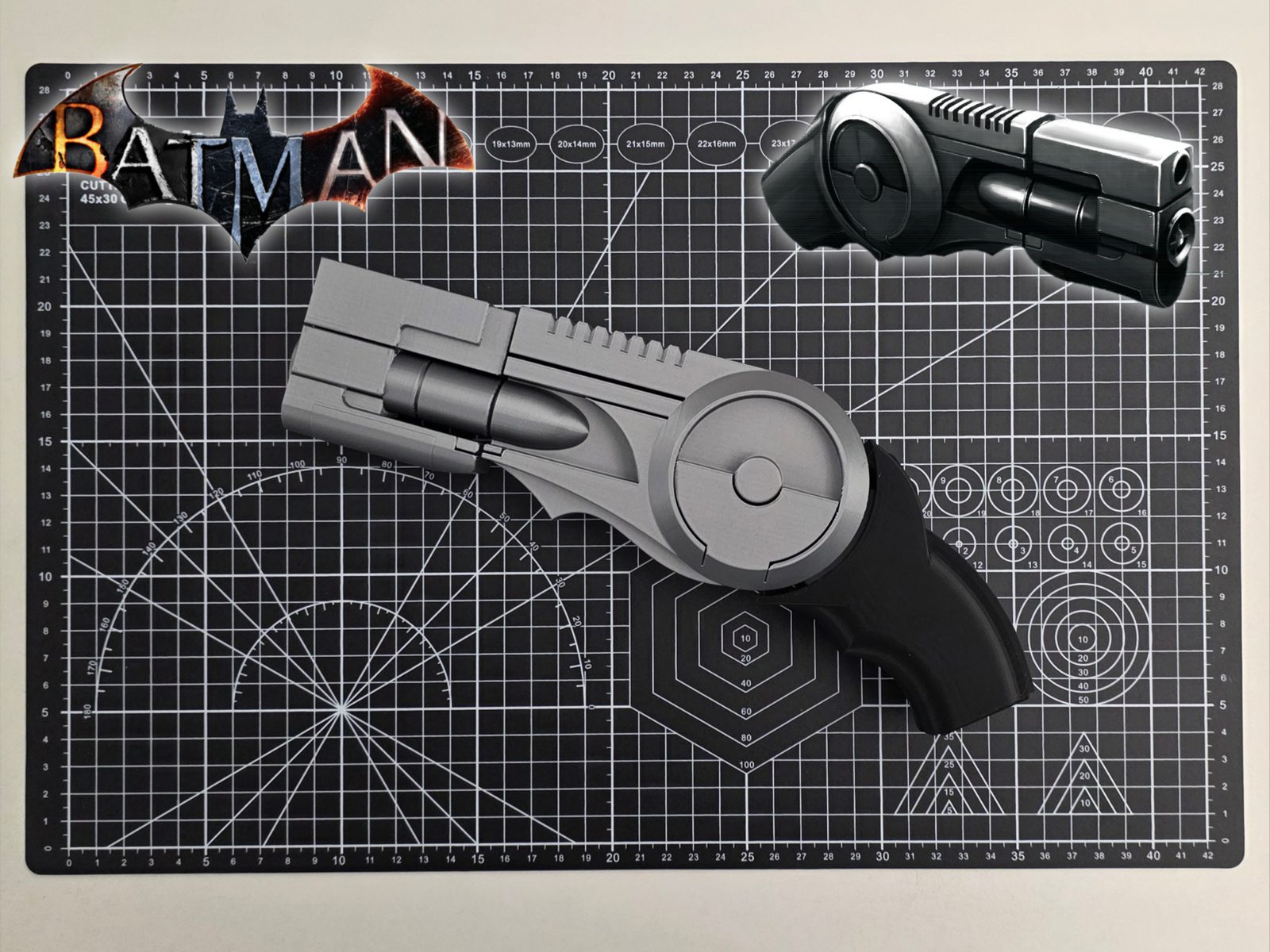Batman Arkham Grapnel Gun — vue 1