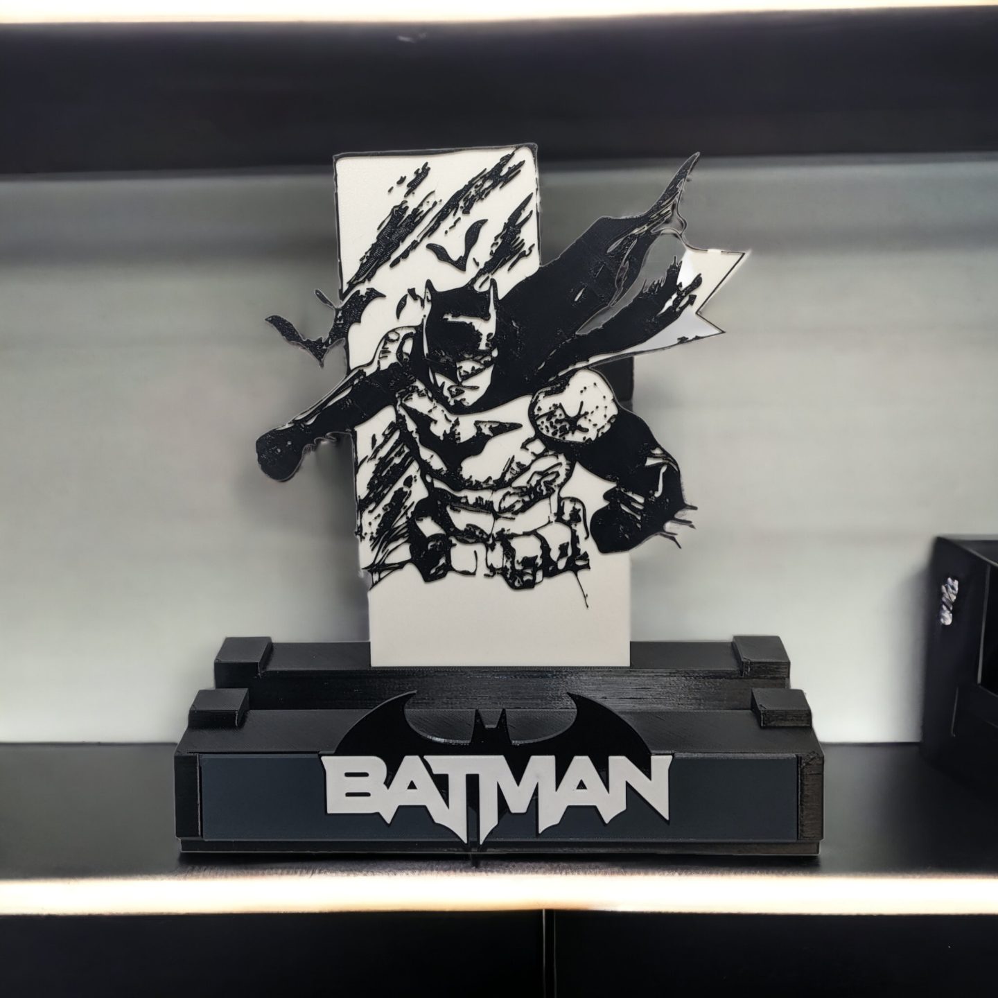Batman Comic Book Stand - Fits Graded Comics — vue 1