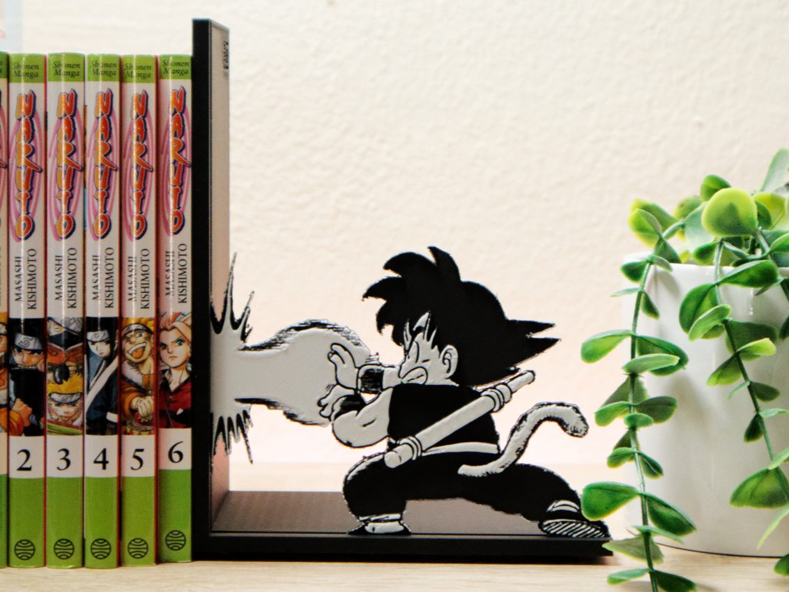 Bookend of Son Goku doing the Kame Hame Ha! — vue 1