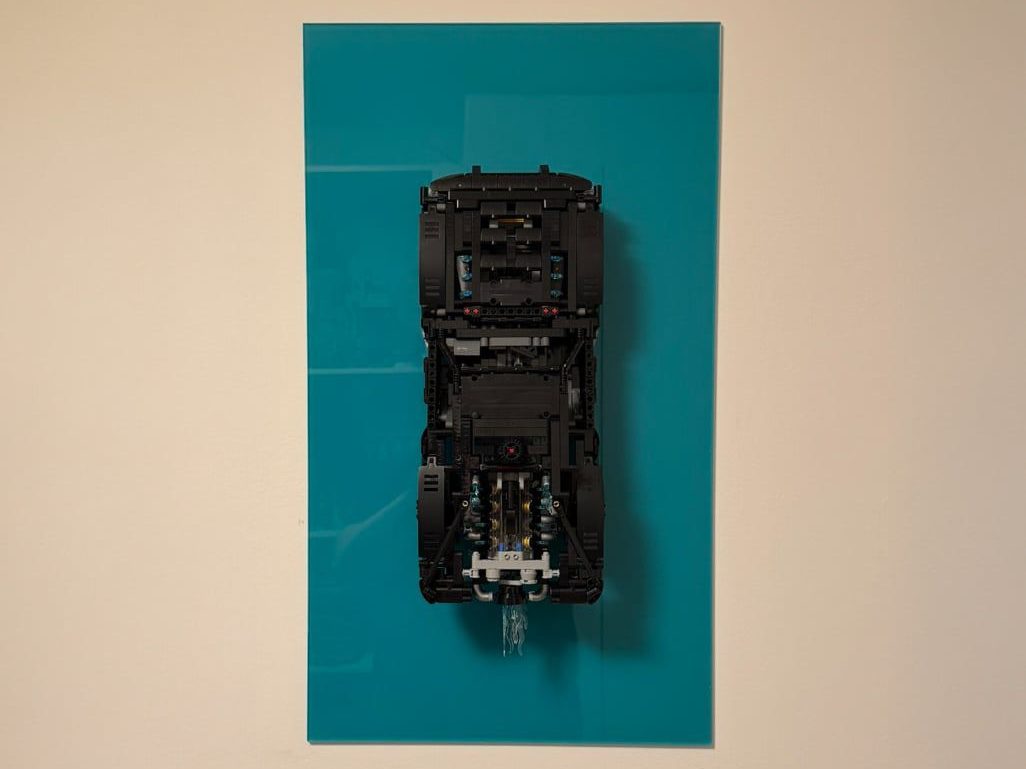 Brick BATMANS BATMOBIL 42127 Wallmount Plexiglass — vue 1