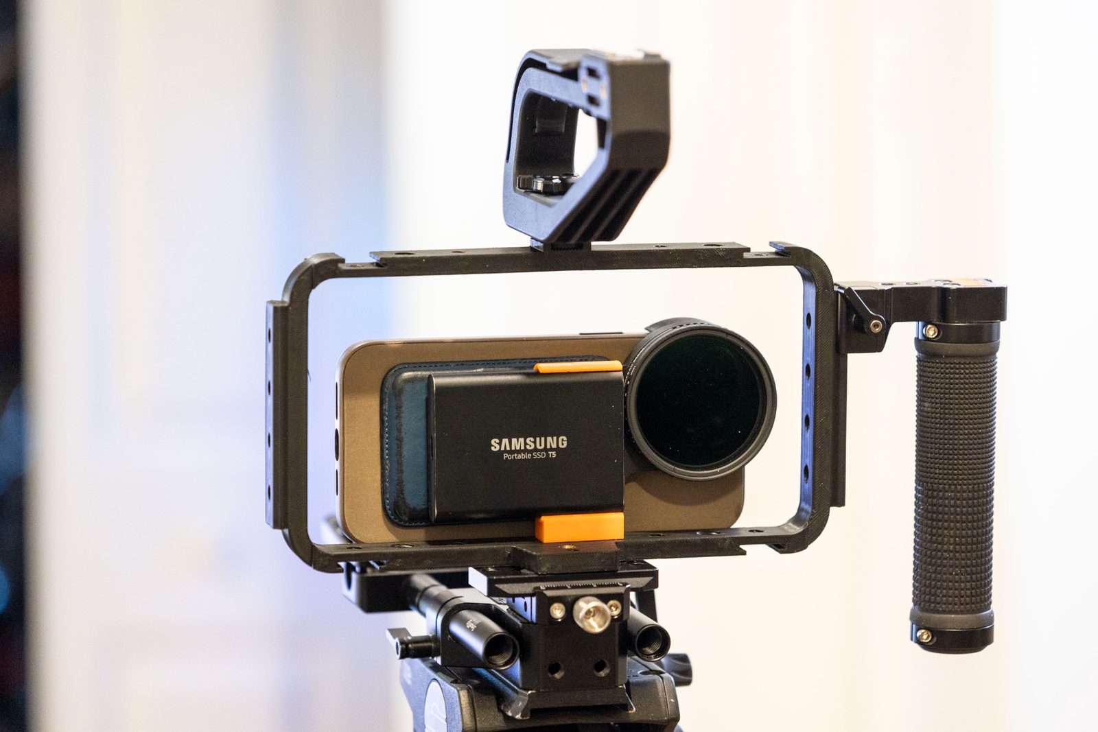 Cage for phone photograhpy - mirrorless cameras — vue 1