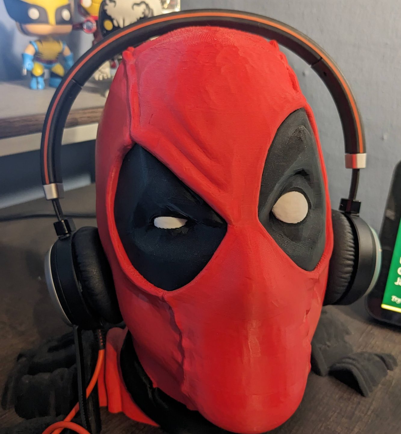 Deadpool headphone holder — vue 1