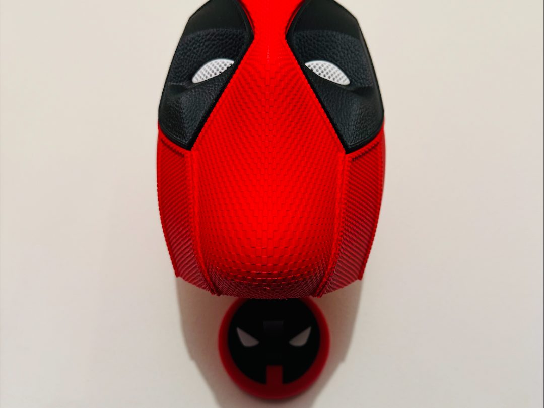 Deadpool Mask Wall Stand — vue 1
