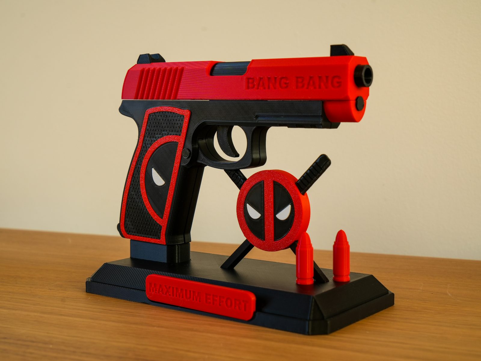 Deadpool's gun + its base — vue 1