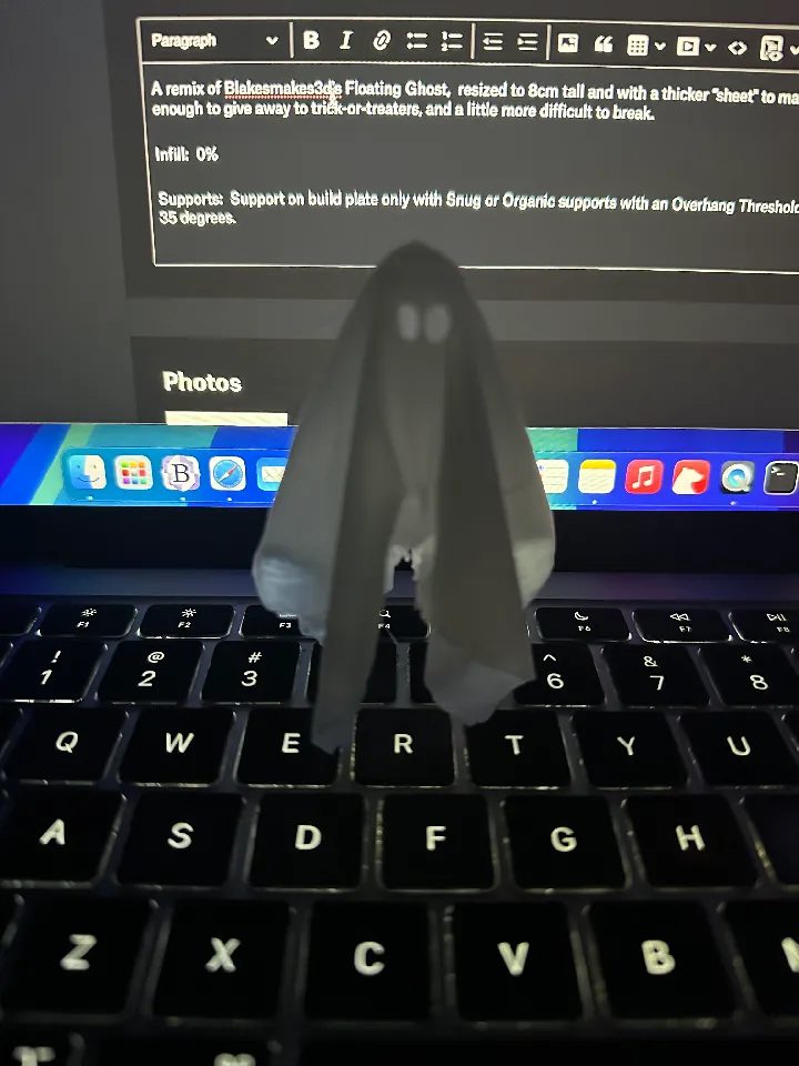 Floating Ghost Halloween Decoration Remix — vue 1
