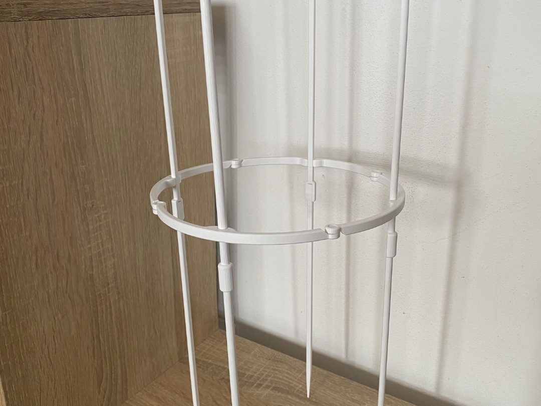 Flower support poles — vue 1