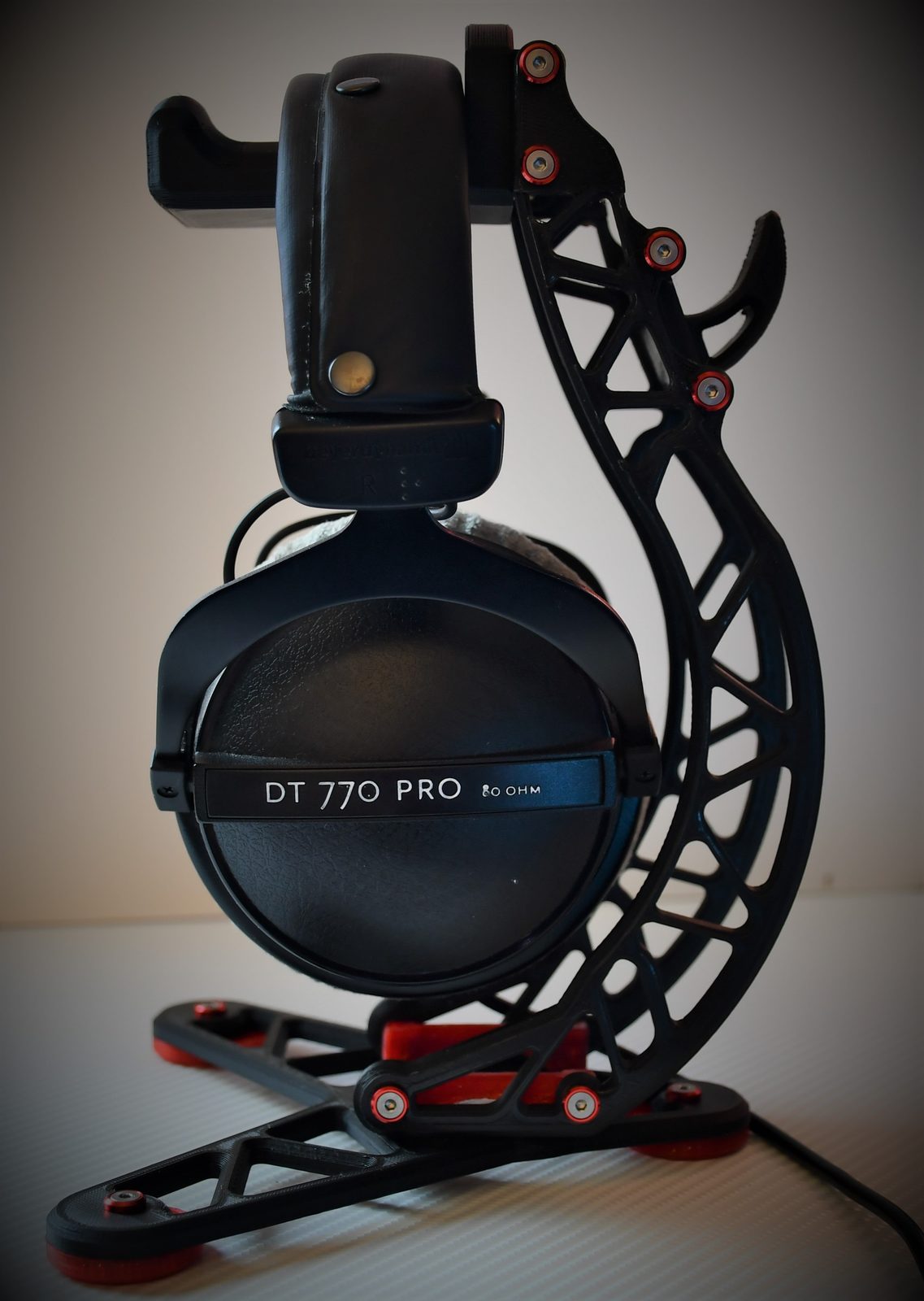 Headphone stand — vue 11