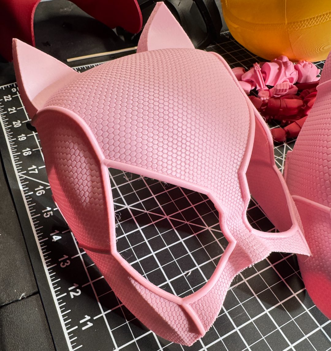 Hello Kittypool textured mask — vue 1