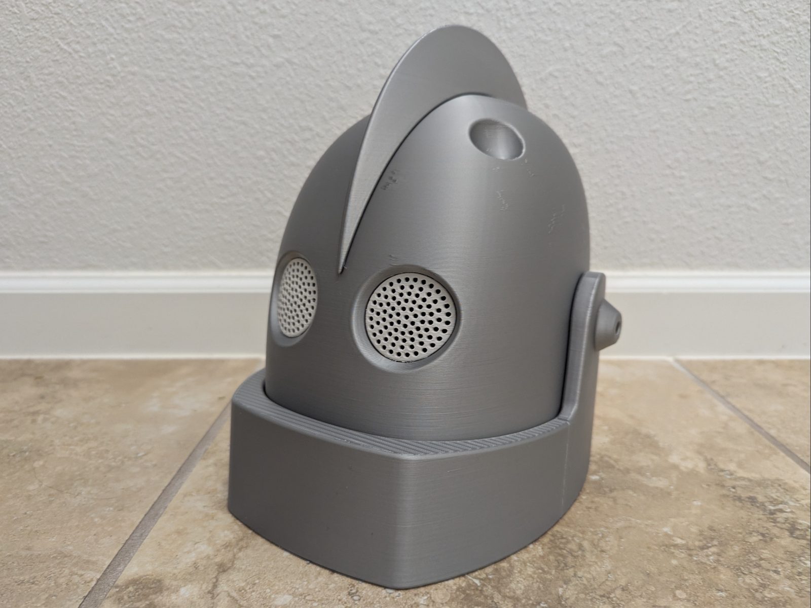 Helmet Iron Giant Inspired — vue 1