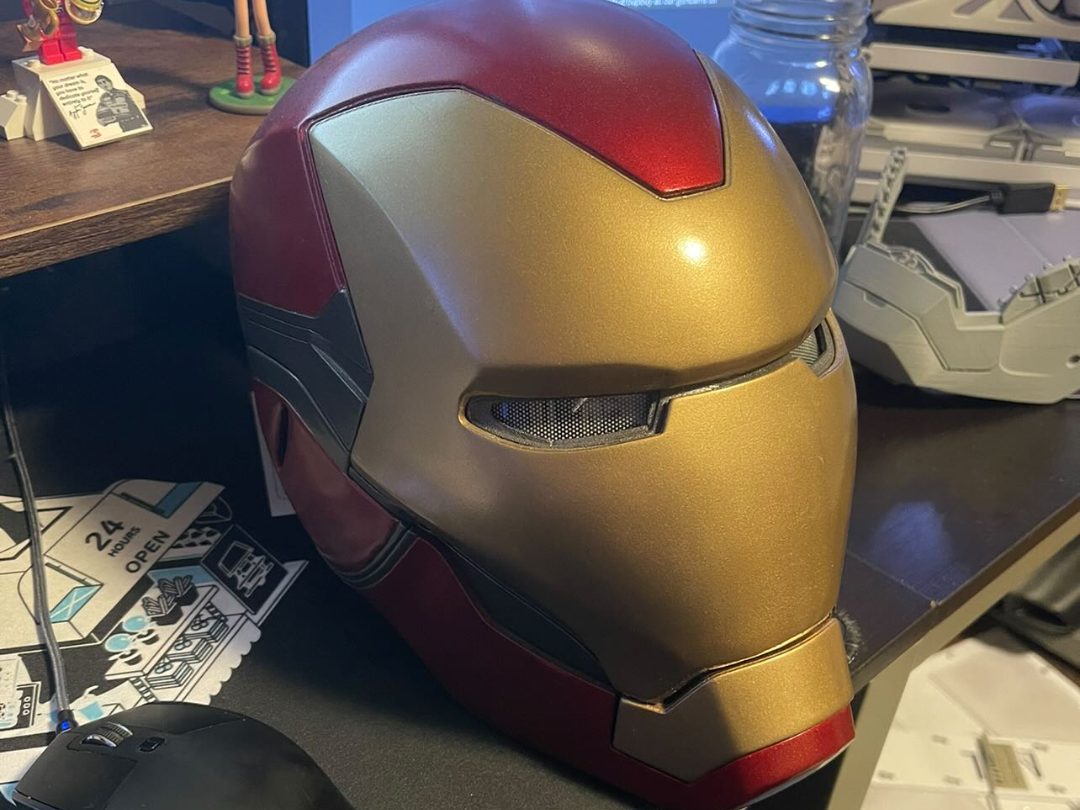 Iron man mk85 helmet with motorization scaled — vue 1