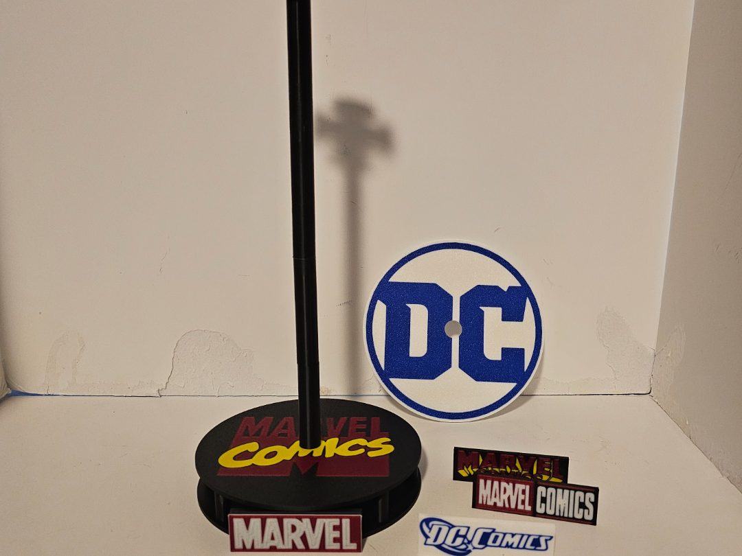 Marvel DC Helmet Stand w/changeable Face Plates — vue 1