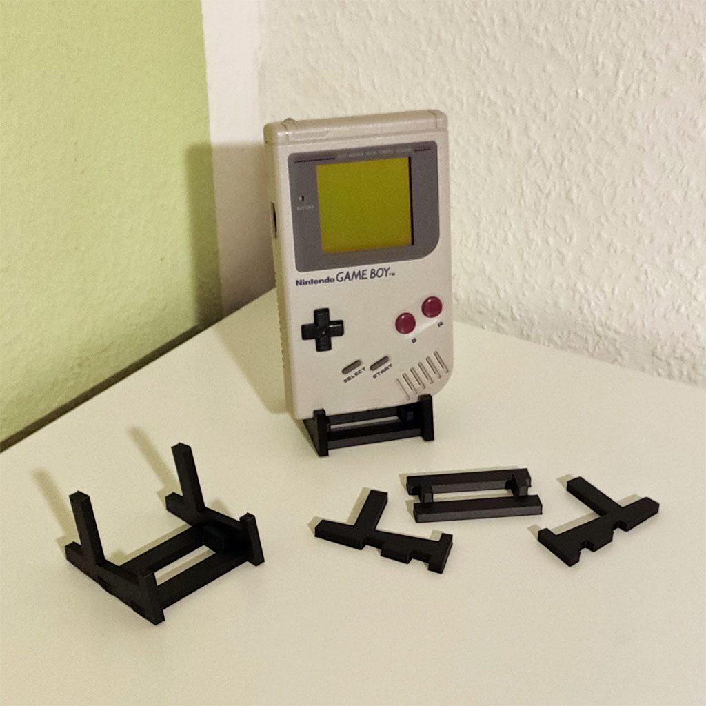 Minimalistic Game Boy display stand — vue 1
