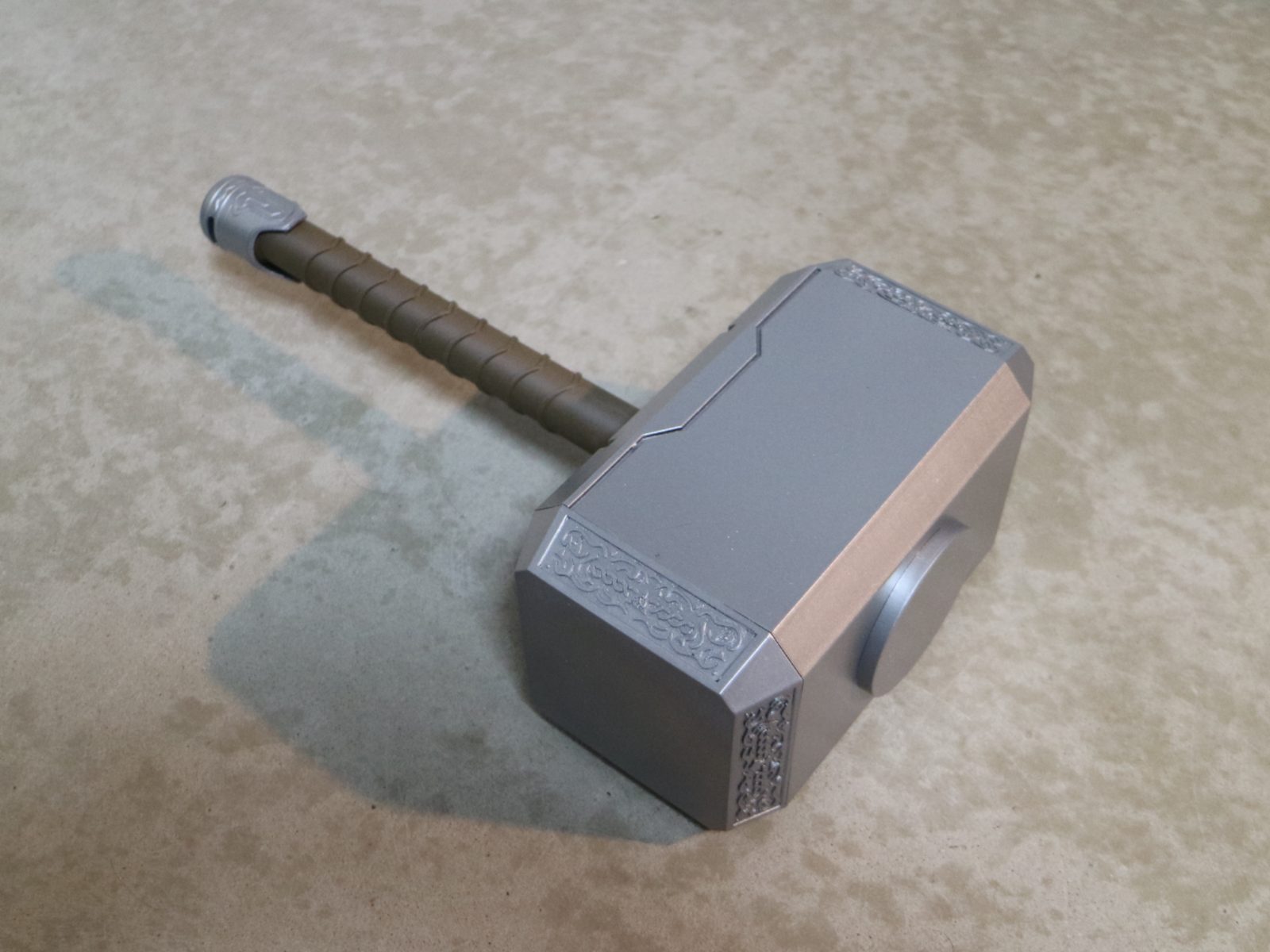 Mjölnir: The Weighted "God of Thunder" Hammer — vue 1