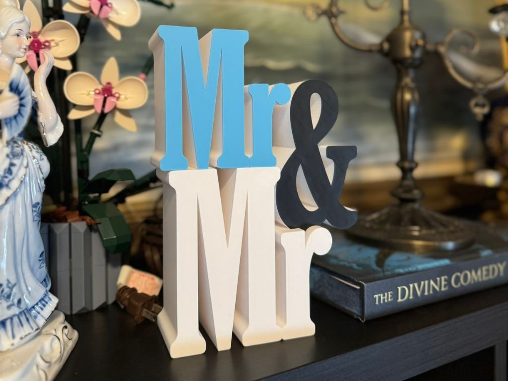 Mr. & Mr. Sign for Home Decor, Weddings and Events — vue 1