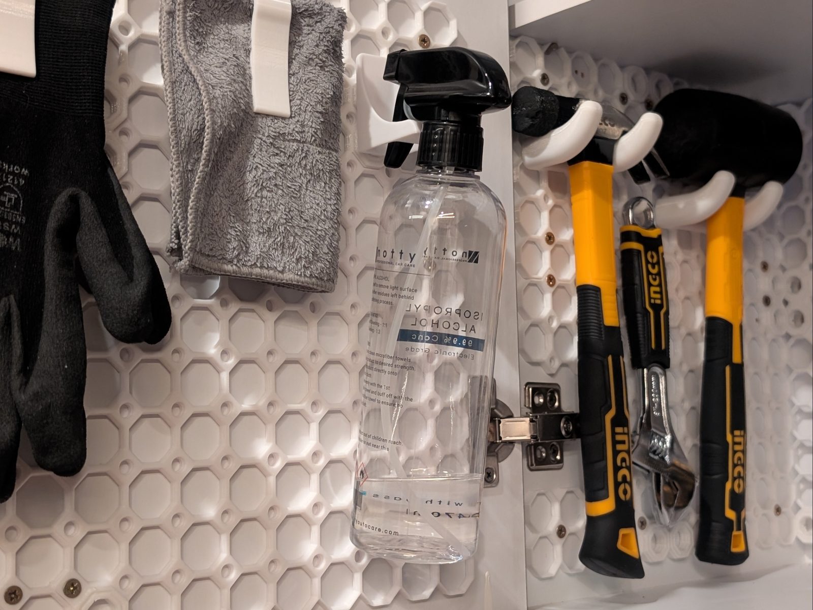 Multiboard Spray Bottle Bolt-Locked Holder — vue 1