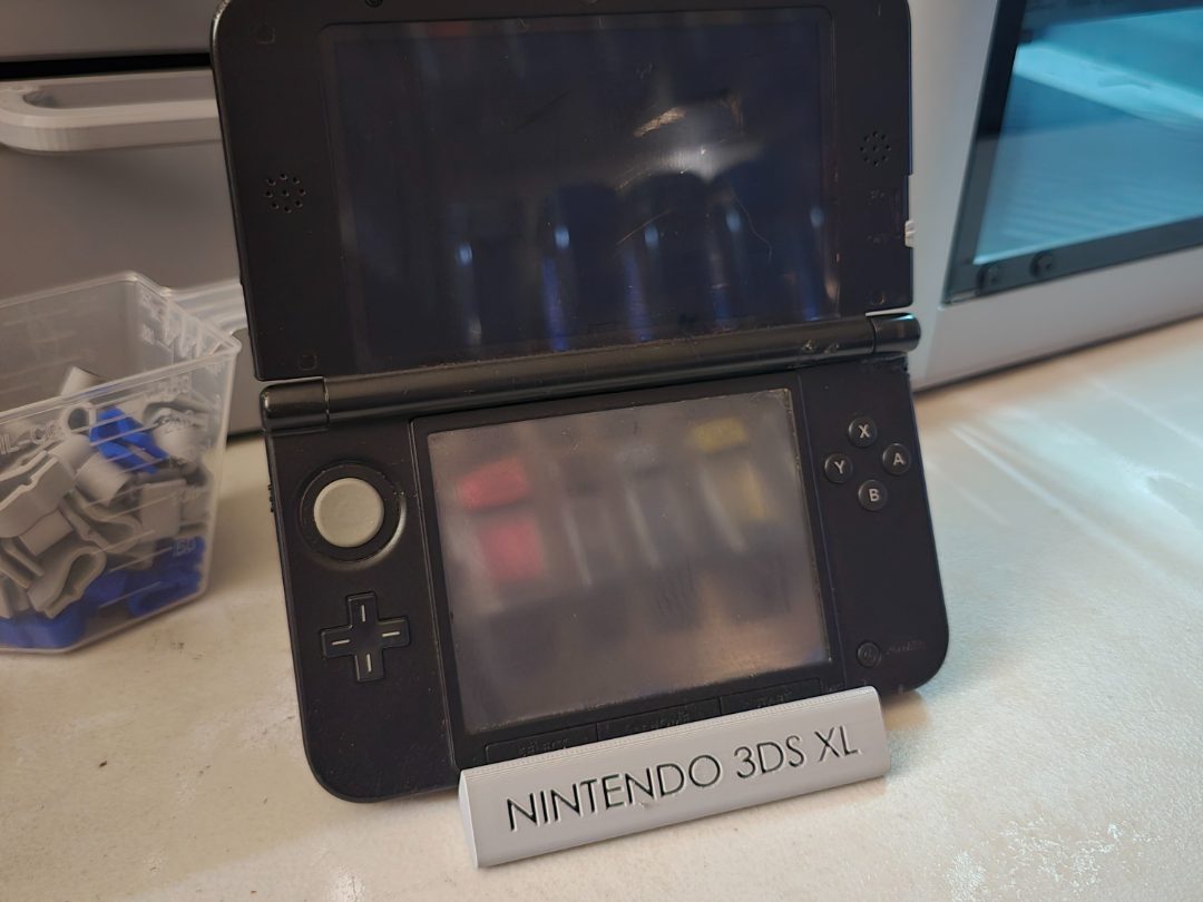 Nintendo 3DS XL Display Stand — vue 1