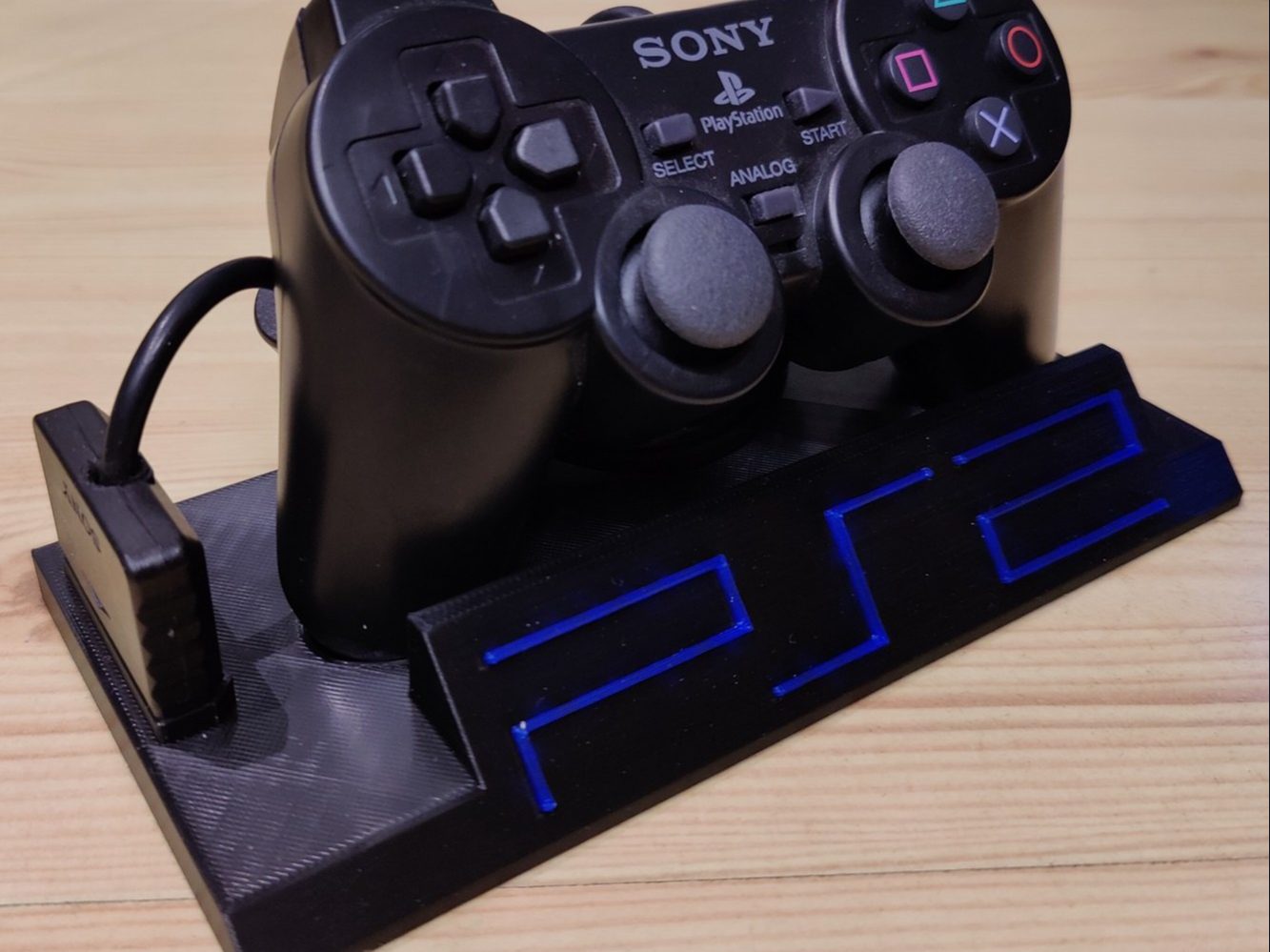 PS2 Controller Stand With Playstation 2 Logo — vue 1