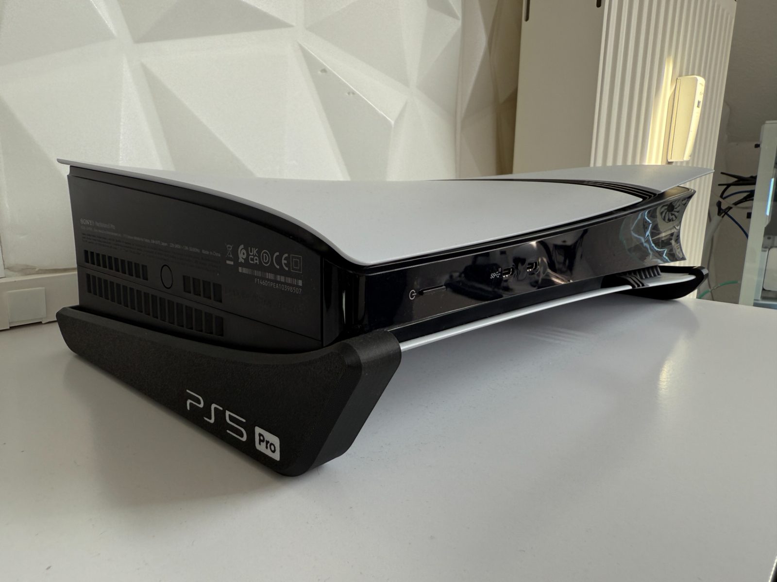PS5 Pro Horizontal Stand with TPU coasters — vue 1