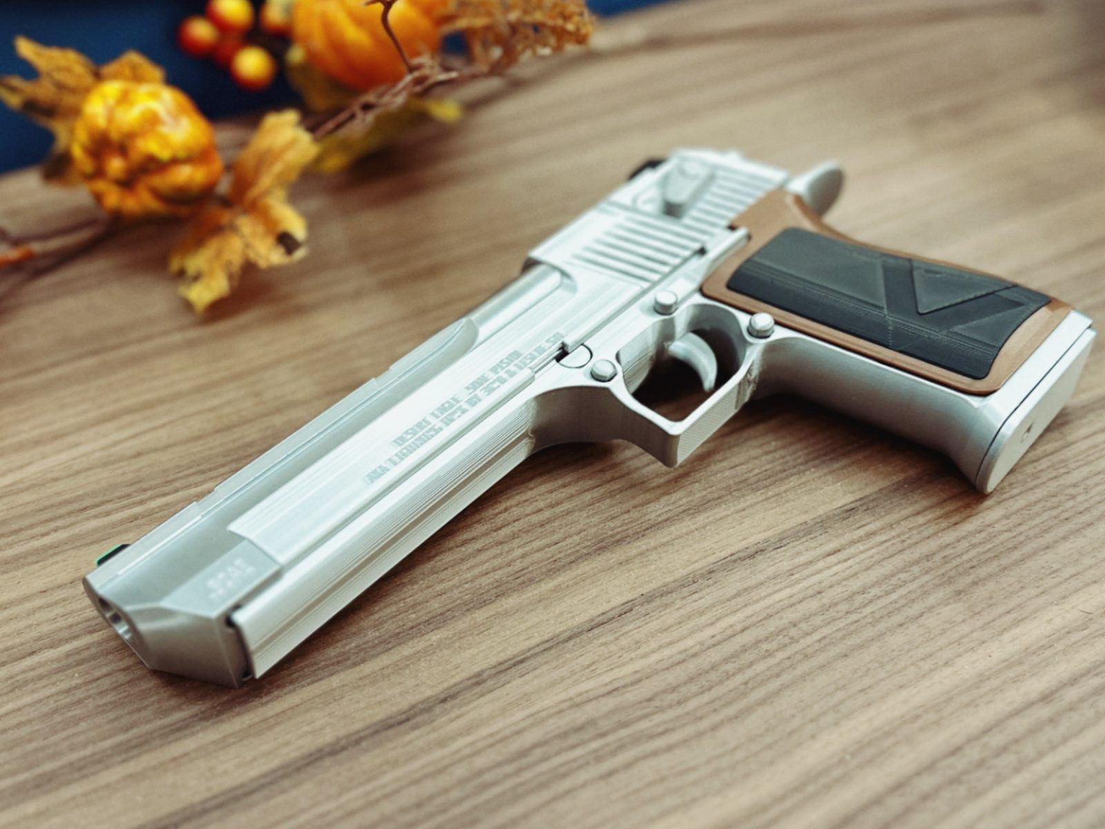 Resident Evil 2 - Desert Eagle 50AE Lightning Hawk — vue 1