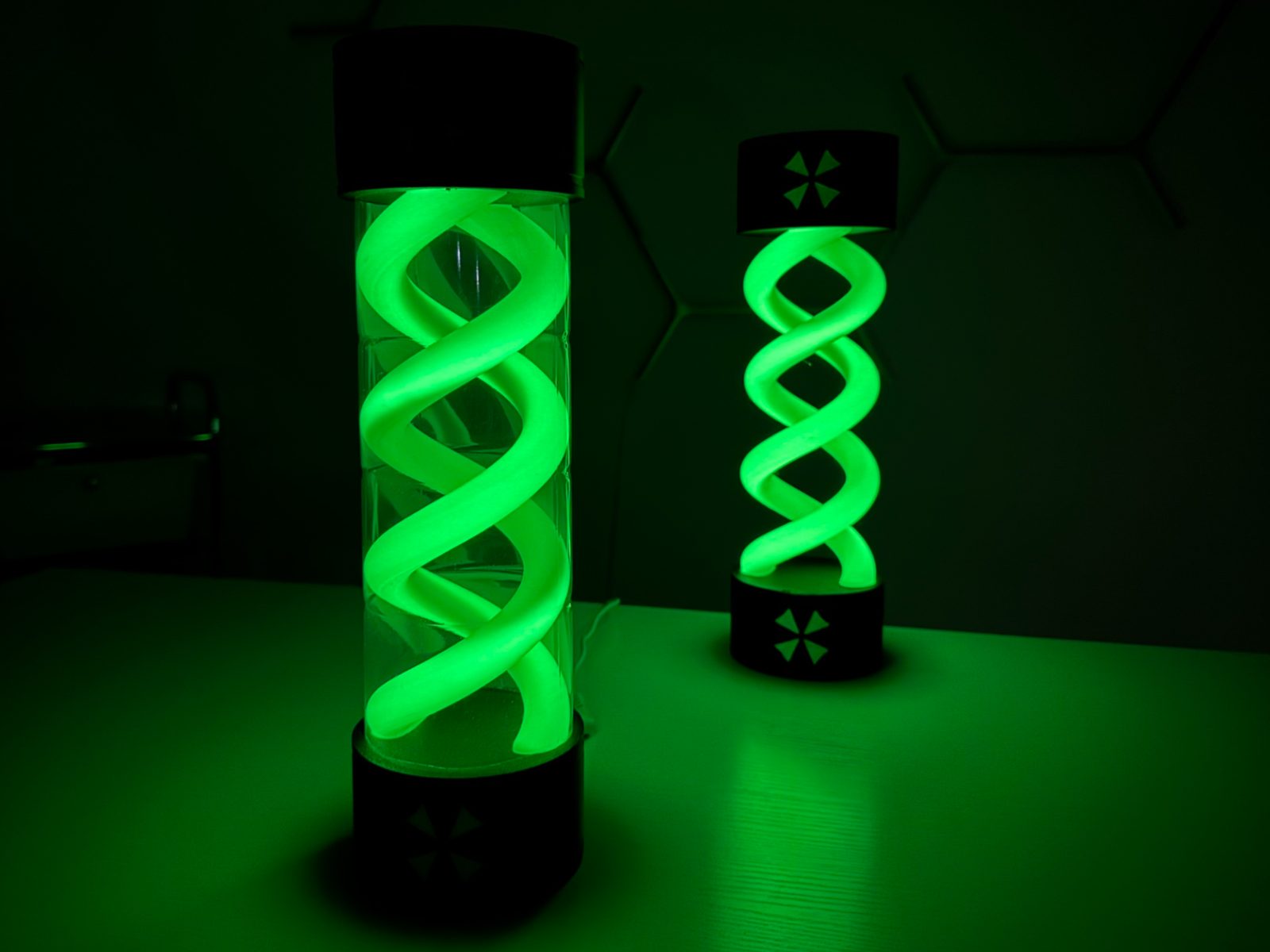 Resident Evil T-Virus Lamp GLOW IN THE DARK — vue 1