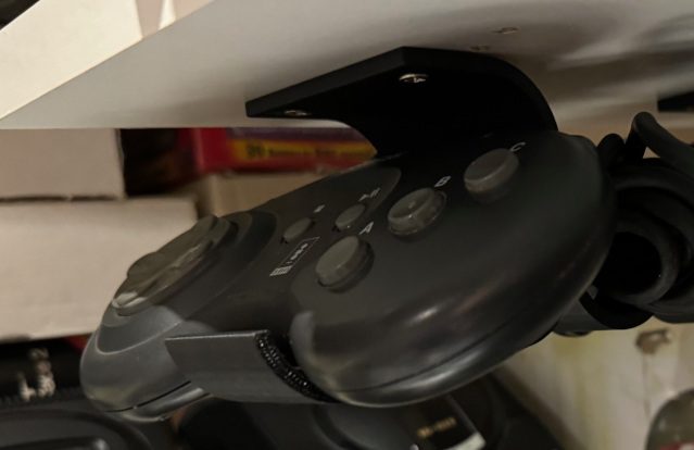 Retro Console Controller/Gamepad Hanger - PS1, Megadrive/Genesis, NES, SNES, Saturn etc — vue 1