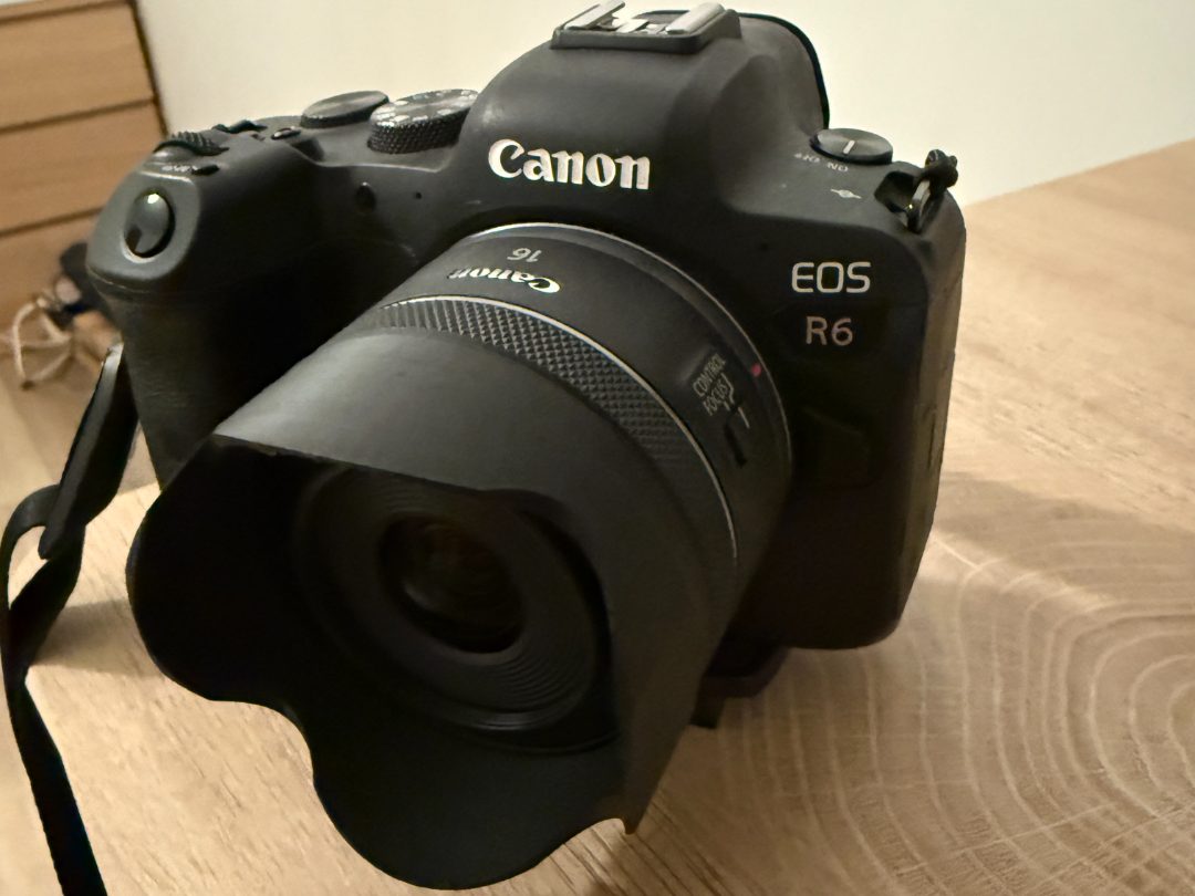 RF 16mm / RF 50mm 1.8 Lens hood (similar EW-65C) — vue 1