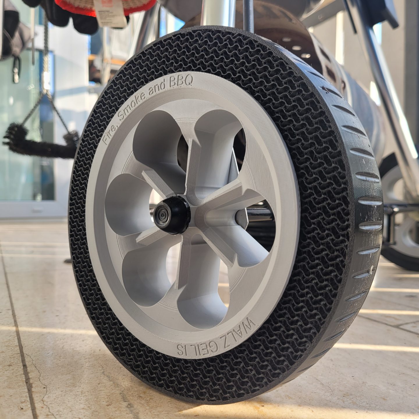 Rims and TPU Tire for Weber Grills — vue 1