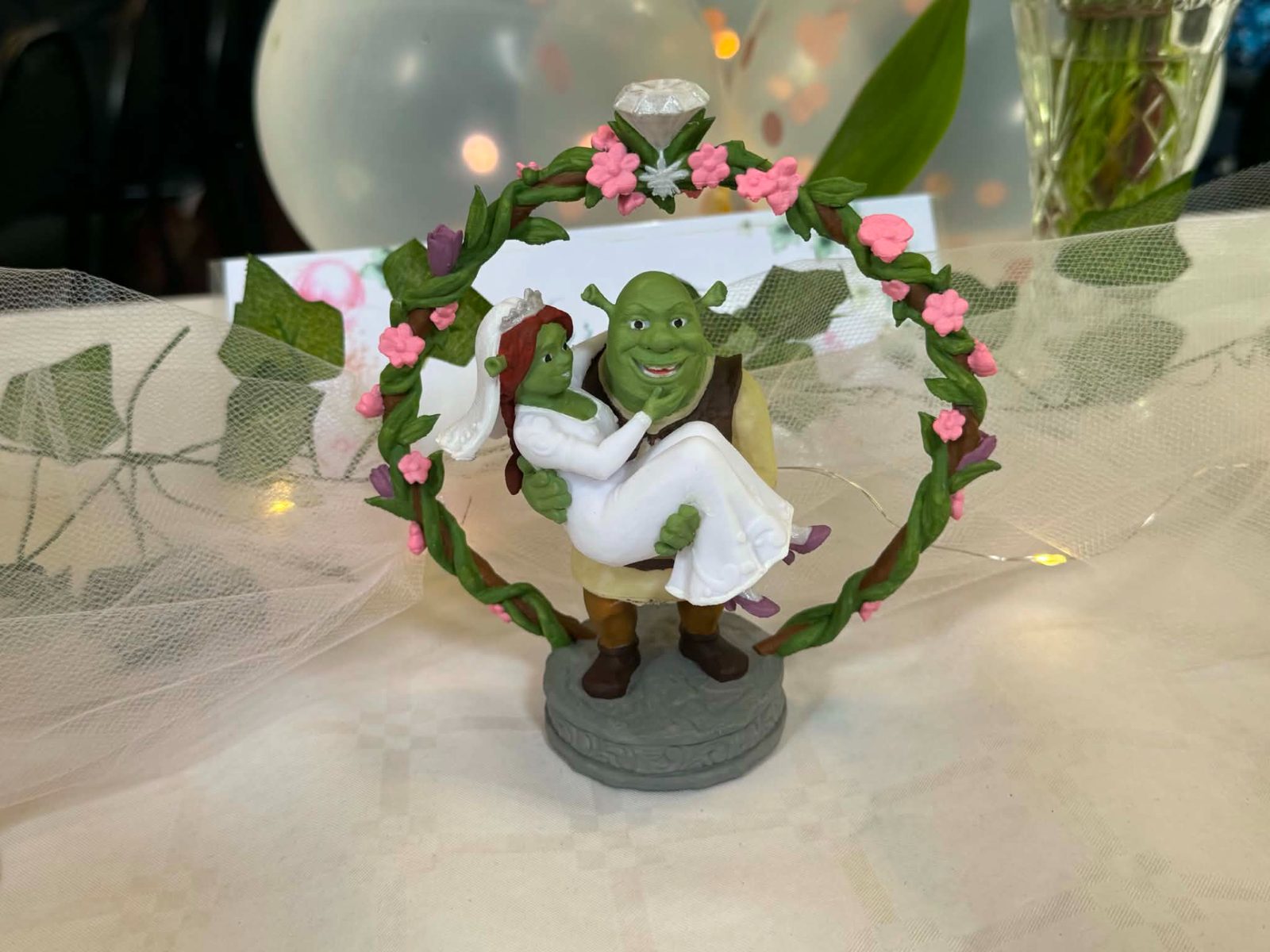Shrek and Fiona wedding cake ornament — vue 1