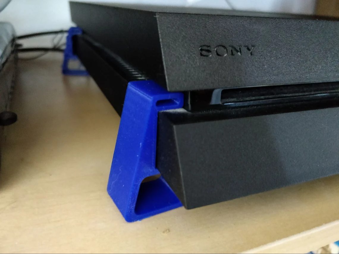 Simple foot for PS4 pro — vue 1