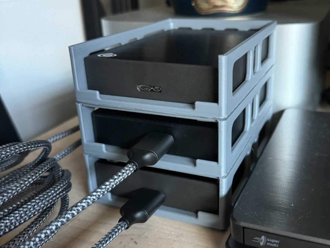 Stackable External Hard Drive Holders — vue 1