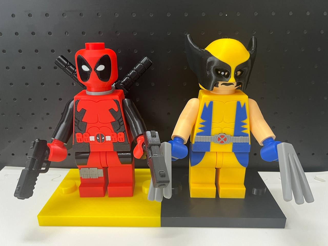 Stackable Stand for Big Brick Figure (6:1 Scale) — vue 1
