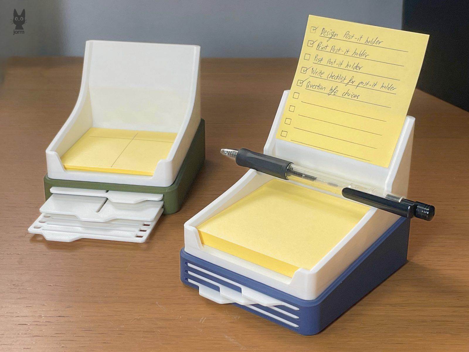 Sticky Note Holder with Stencils — vue 1