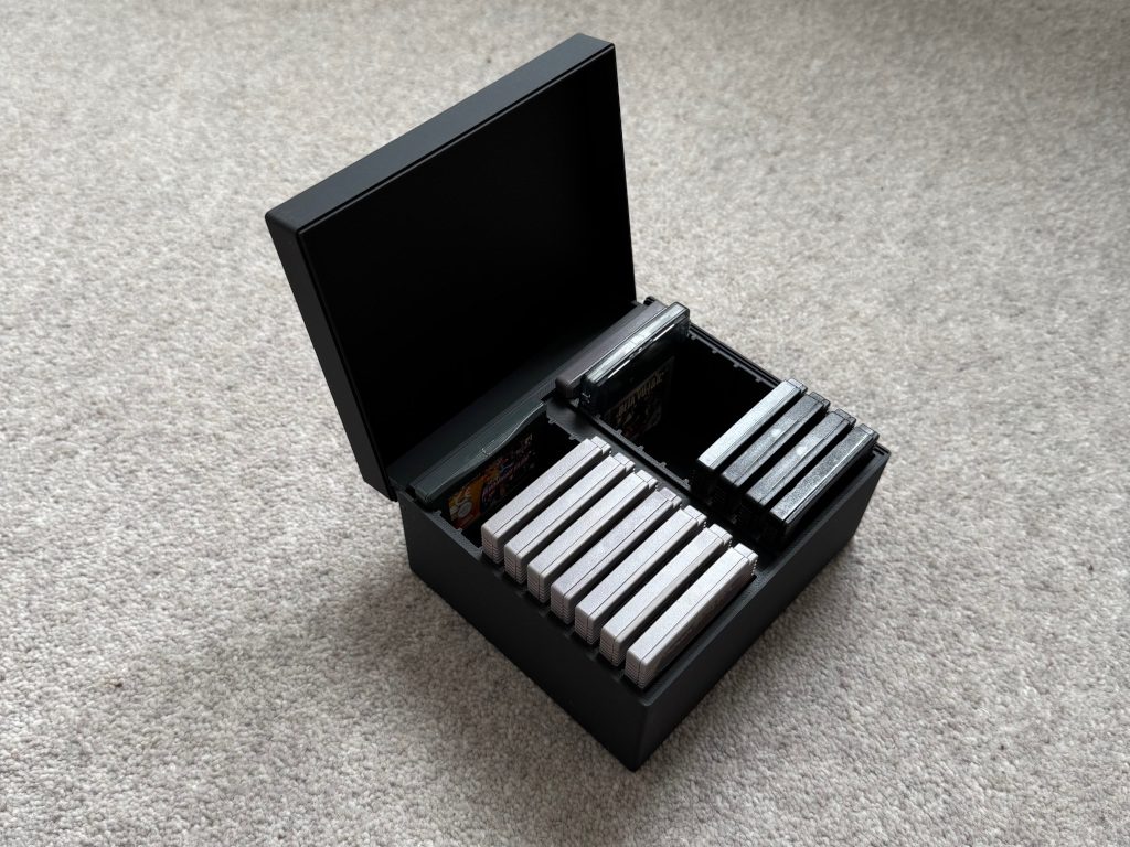 Storage box for 20x Gameboy & GBA Cartridges — vue 1