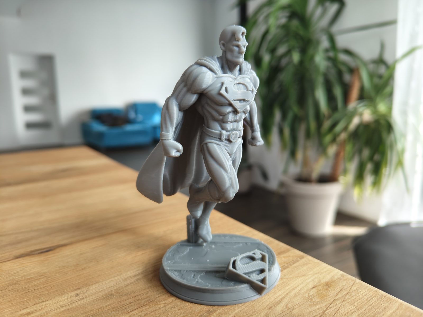 Superman Inspired Figurine — vue 1