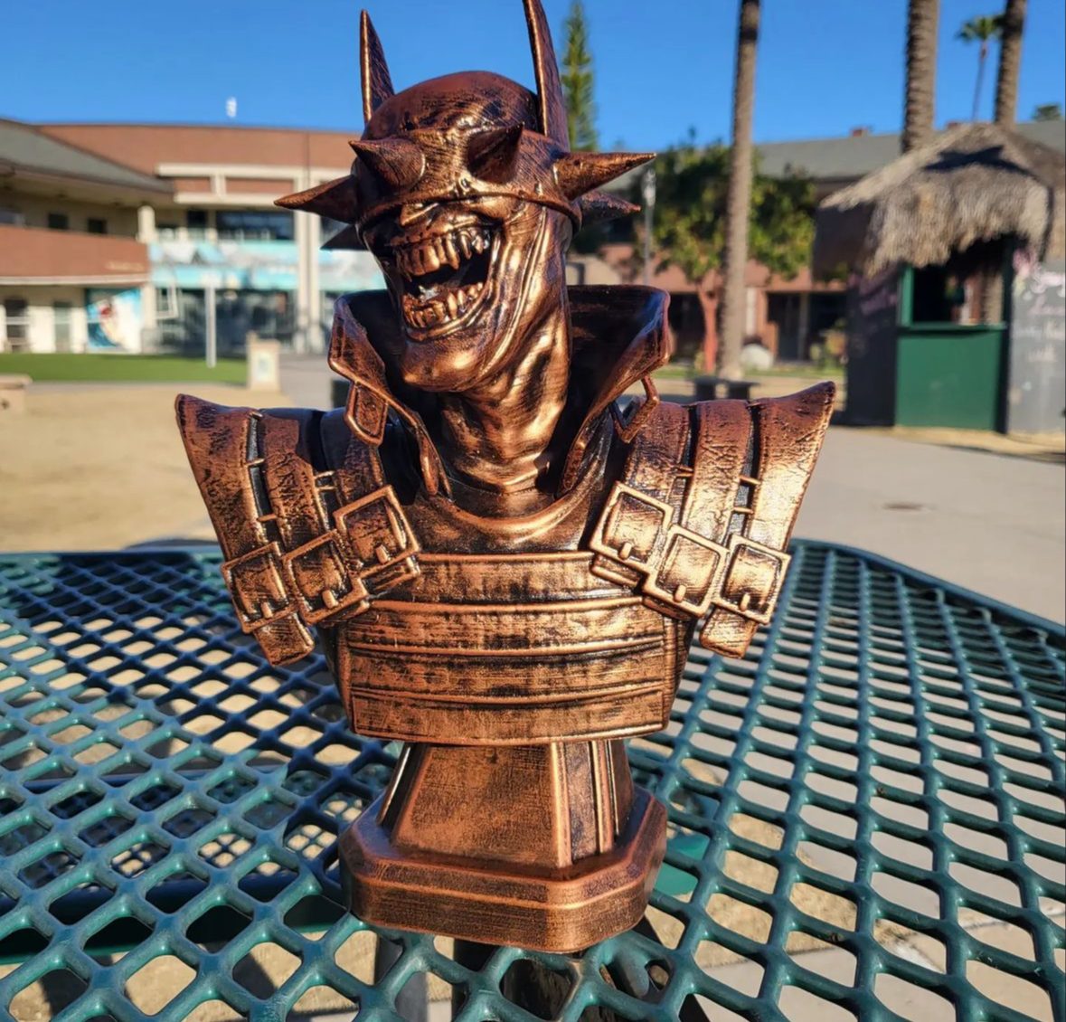 The Batman Who Laughs Bust — vue 1