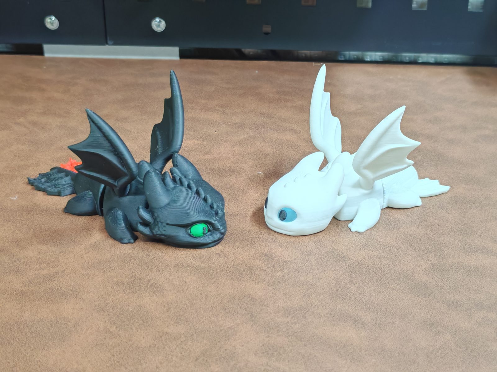 Toothless Dragon-Light Fury (Keychain) — vue 1
