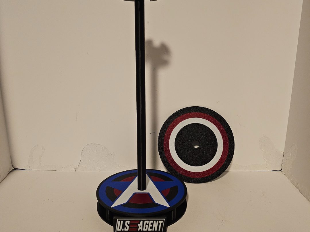 US Agent (John Walker) Helmet Stand — vue 1