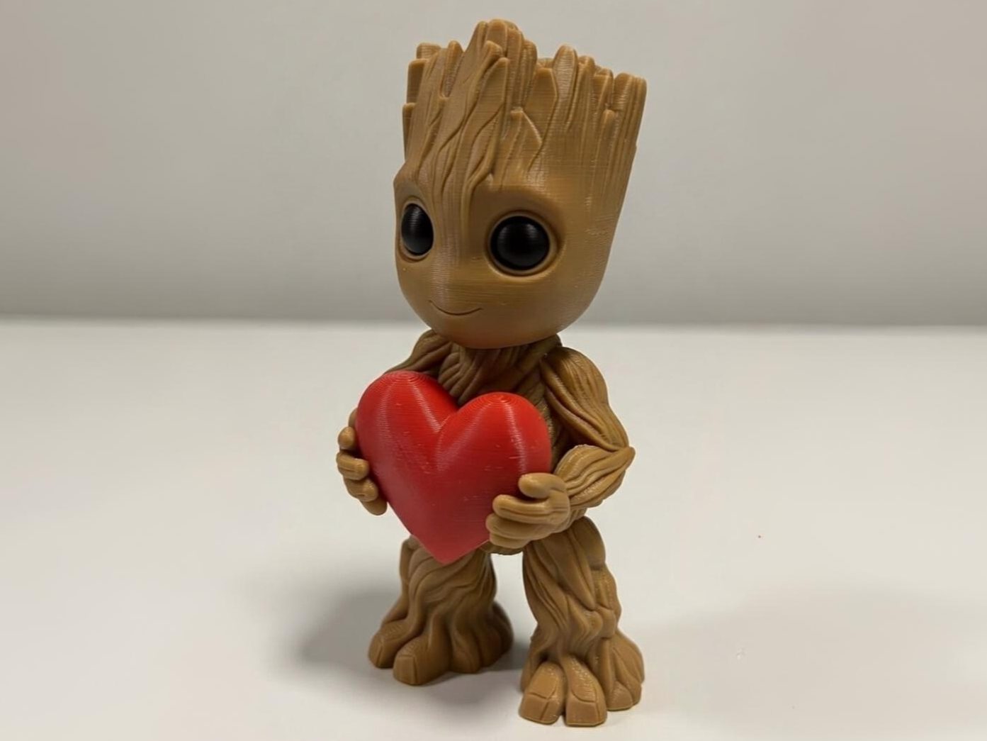 Valentines - Cute Baby Groot with Heart — vue 1