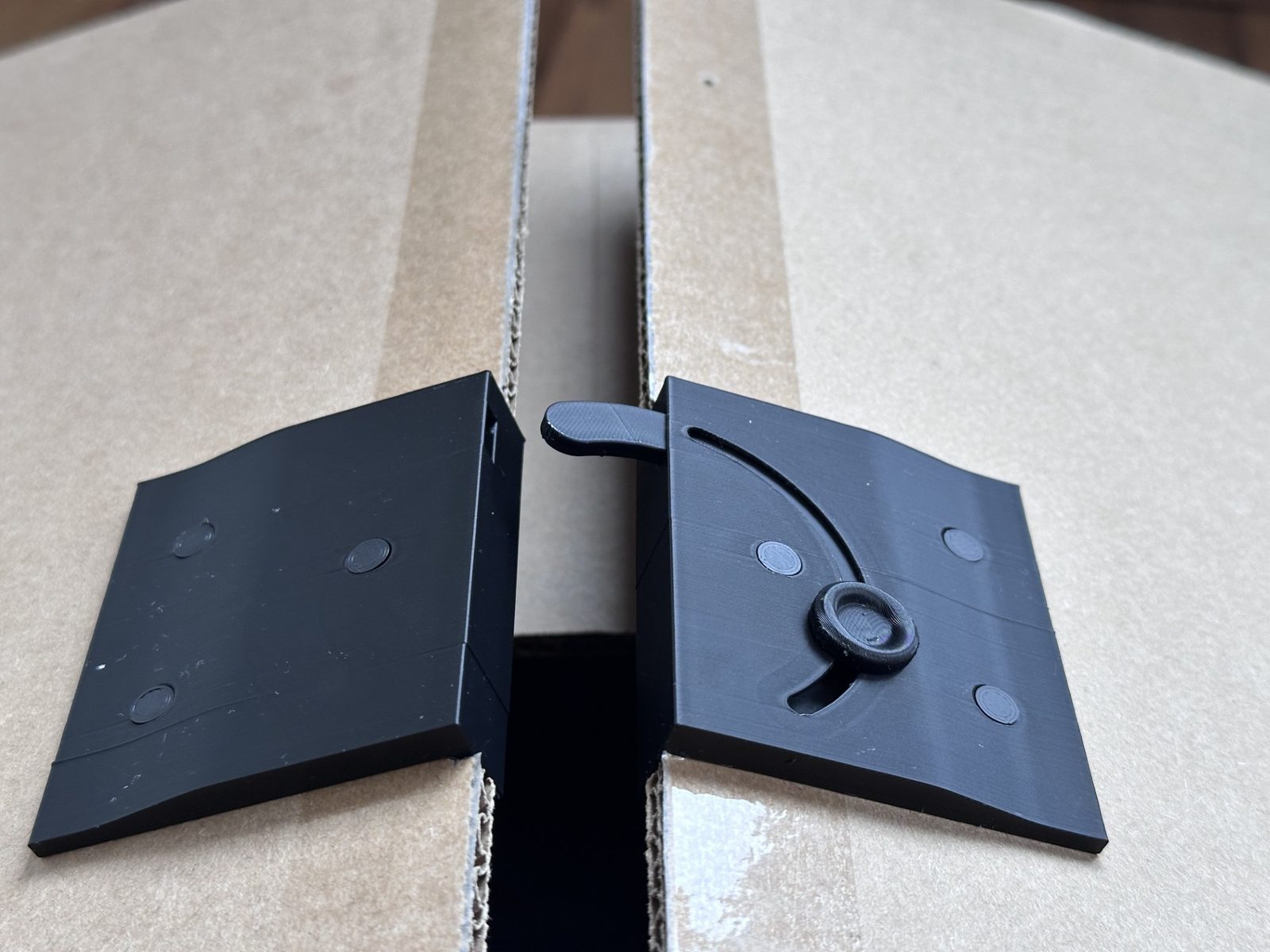 Verschluss für Pappboxen (V2.0) — vue 1