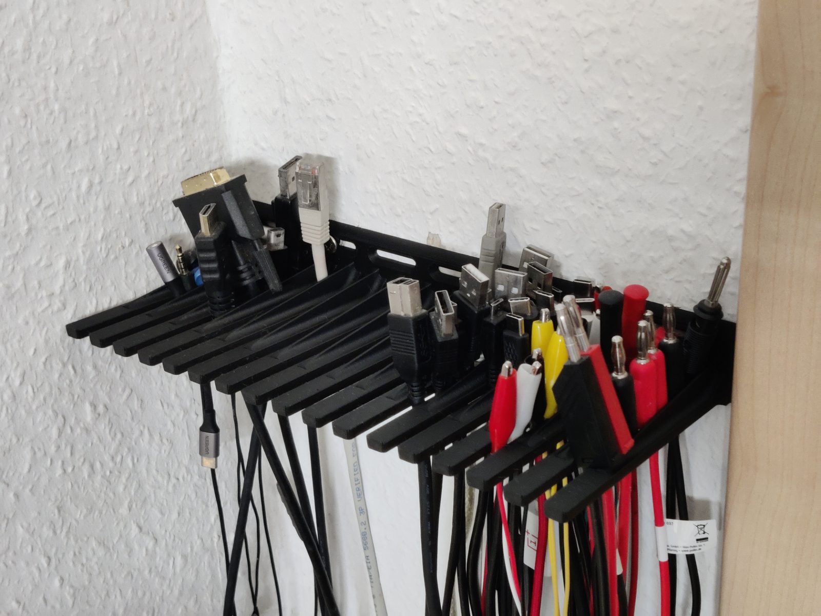 Wall Mount Cable Hanger / Organizer — vue 1